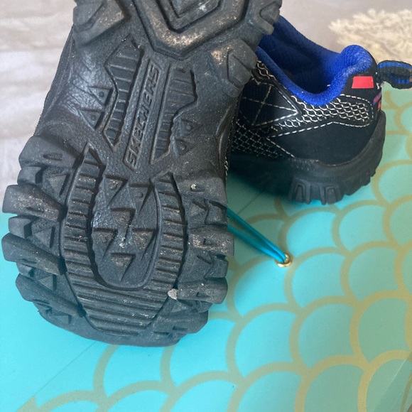 Skechers toddler shoes, gentle used, great condition, the lights works perfect. - Picture 2 of 2